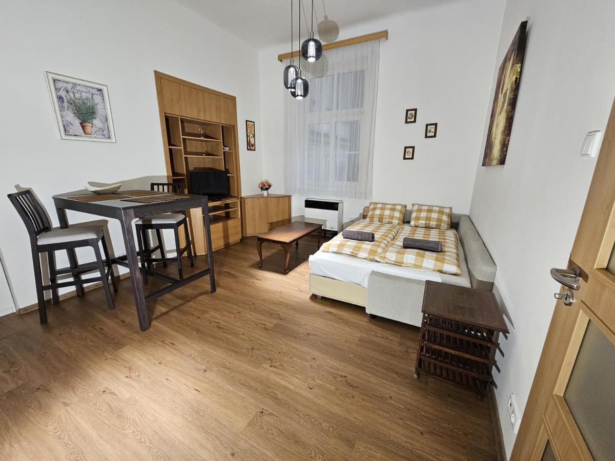 Sweet Apartment In The Heart Of Praha Bagian luar foto